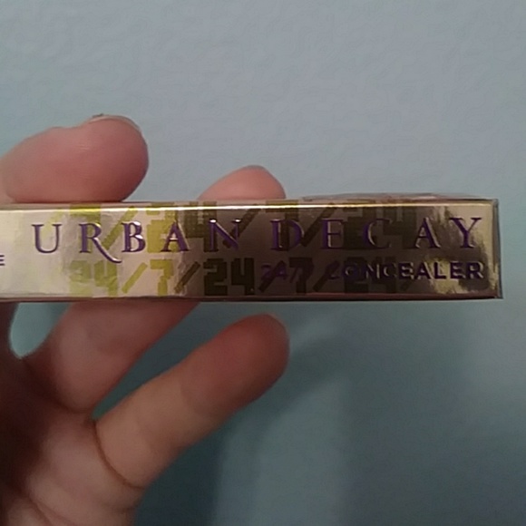 Urban Decay Other - Urban decay 24/7 concealer m16